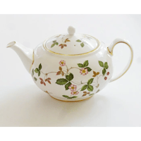 ウェッジウッド WEDGWOOD ワイルドストロベリー ティーポット [L]【御結婚御祝・内祝・新築御祝・還暦御祝・御礼・寿・ギフト包装可能】