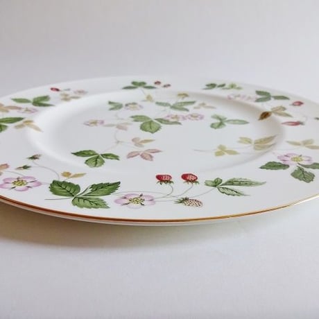ウエッジウッド　ワイルドストロべリー　プレート２７ｃｍ【御結婚御祝・内祝・新築御祝・還暦御祝・御礼・寿・ギフト包装可能】