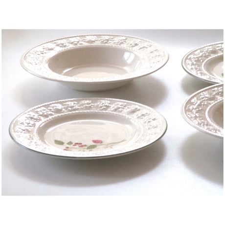 ウェッジウッドWEDGWOOD フェスティビティ　スーププレート、フラットプレート　４ピース【御結婚御祝・内祝・新築御祝・還暦御祝・御礼・寿・ギフト包装可能】