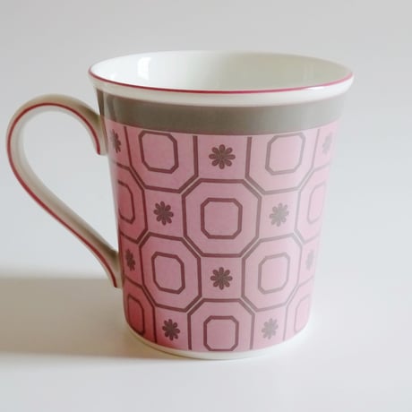 ウェッジウッドWEDGWOOD　パラディオ　マグカップ　ピンク（ブランドボックス付き）【御結婚御祝・内祝・新築御祝・還暦御祝・御礼・寿・ギフト包装可能】