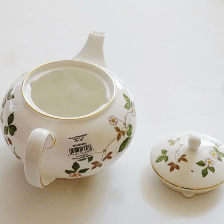 ウェッジウッド WEDGWOOD ワイルドストロベリー ティーポット [L]【御結婚御祝・内祝・新築御祝・還暦御祝・御礼・寿・ギフト包装可能】