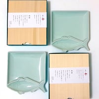 波佐見焼　あじ　魚（トト）皿青磁　ペア【寿司皿　お祝い　食器皿　和食器　ペア皿　取り皿】【御結婚御祝・内祝・新築御祝・還暦御祝・御礼・寿・ギフト包装可能】