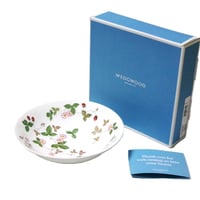 ウェッジウッドWEDGWOOD　ワイルドストベリー　カジュアルクープボウル20センチ【ボウル　食器皿　贈り物】【御結婚御祝・内祝・新築御祝・還暦御祝・御礼・寿・ギフト包装可能】