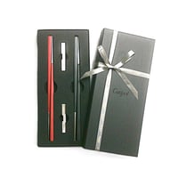 ブランドリボン付属　クチポールCutipol  KUBEレッド／ブラック・シルバー   箸+箸置きセット　ペア【御結婚御祝・内祝・新築御祝・還暦御祝・御礼・寿・ギフト包装可能】