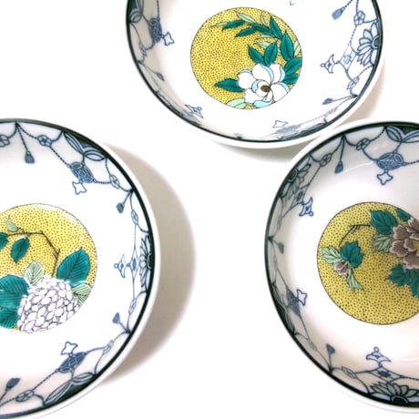 九谷焼 4.5号小鉢揃 瓔珞吉田屋草花/美山窯【和食器　 鉢　食器セット】 【御結婚御祝・内祝・新築御祝・還暦御祝・御礼・寿・ギフト包装可