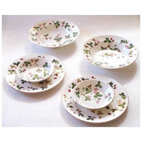 ウェッジウッドWEDGWOOD　ワイルドストロベリー　ディナーセット８ピース【食器セット・ダイニングセット】【ブランド食器】【御結婚御祝・内祝・新築御祝・還暦御祝・御礼・寿・ギフト包装可能】