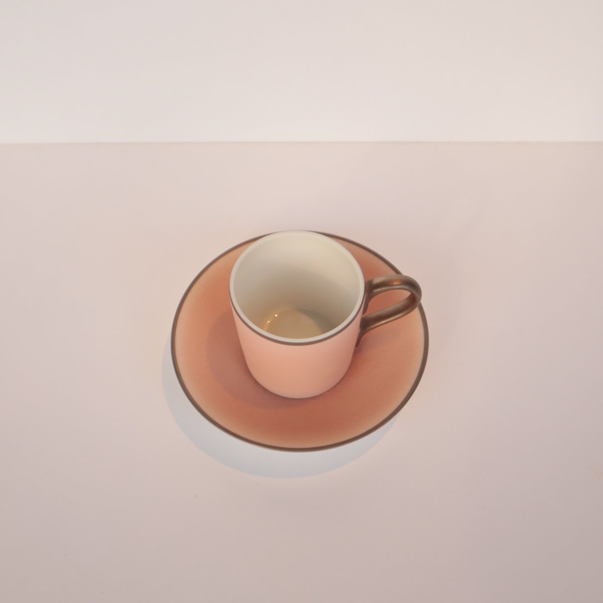 Atelier Junko」 クラックドピンク デミタスコーヒーカップ＆ソーサー