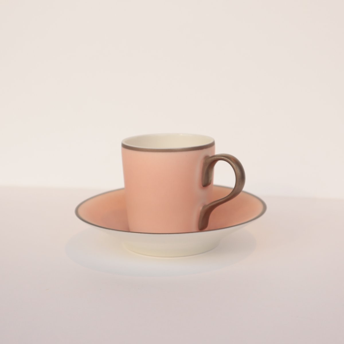 Atelier Junko」 クラックドピンク デミタスコーヒーカップ＆ソーサー