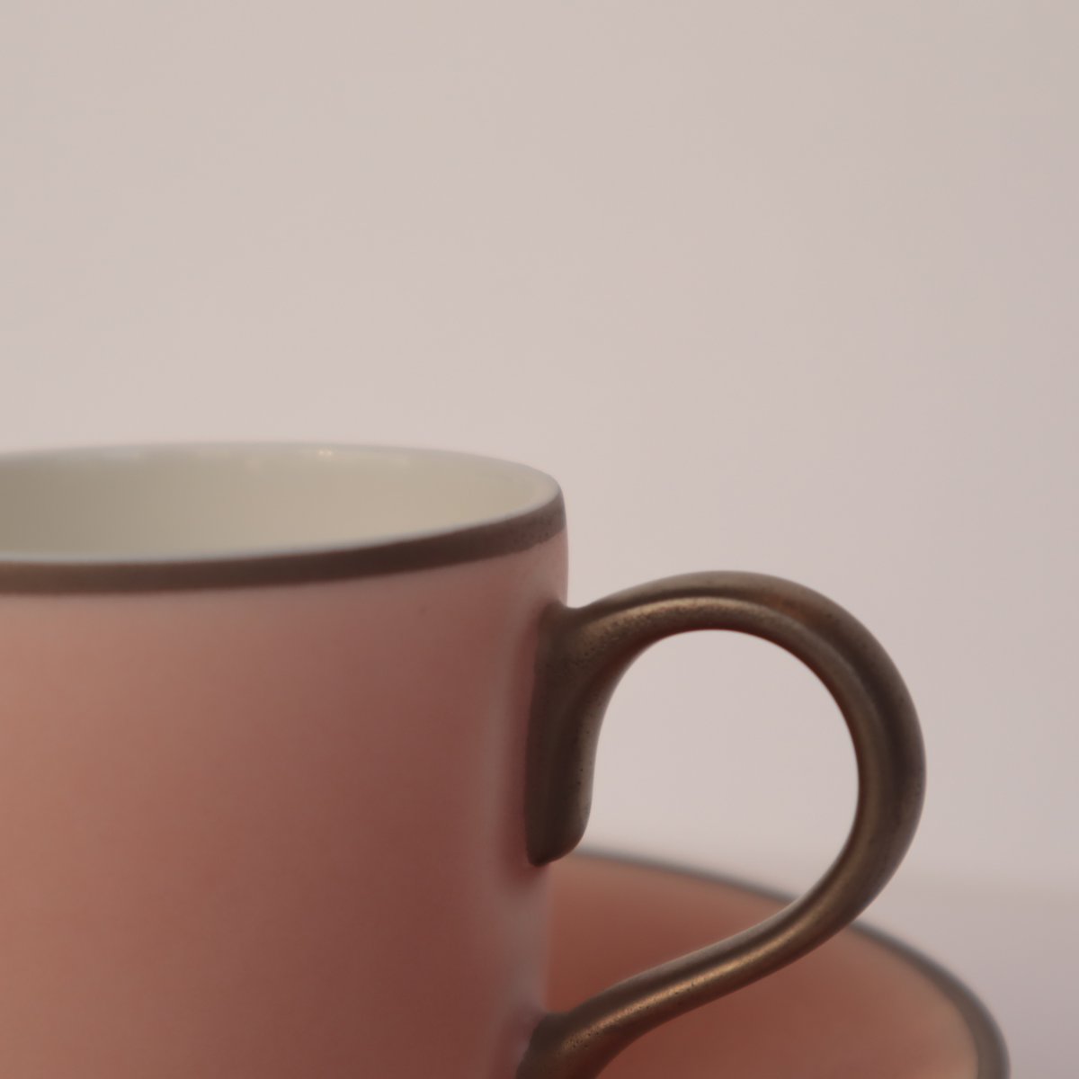 Atelier Junko」 クラックドピンク デミタスコーヒーカップ＆ソーサー
