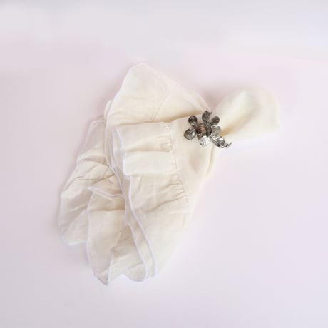 BORGO DELLE TOVAGLIE　リネンフリルナプキン　ivory