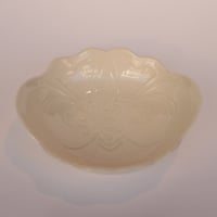 愛山窯 淡黄磁 蝶