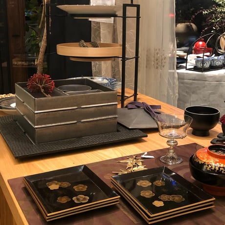 「Atelier Junko」銀彩　家型七段重