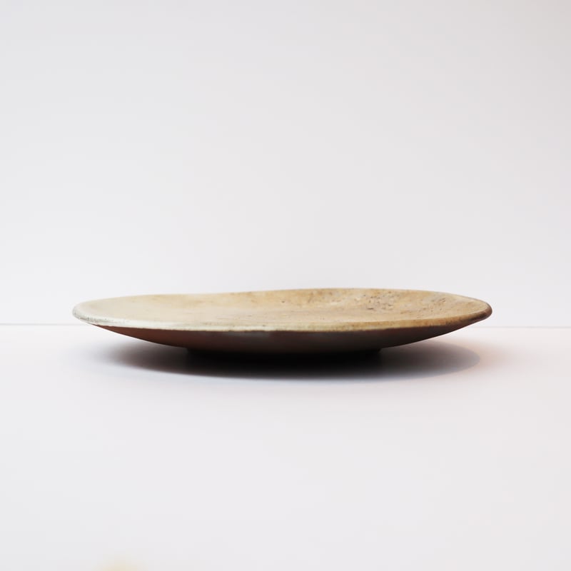 陶器「作家 大西誠一」 白丹波窯変 浅丸盛皿〈約20.5㎝〉 | FURACOCO 陶器「作家 大西誠一」 白丹波窯変 浅丸盛皿〈約20.5㎝〉 | FURACOCO