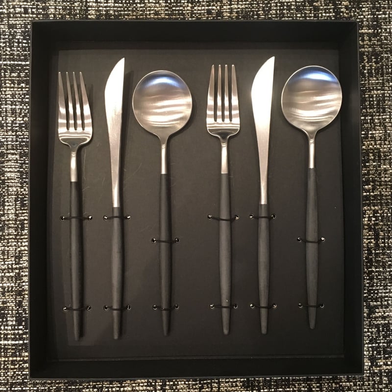 定価4.6万【未使用】クチポール ブラック シルバー ディナーセット 20P ○クチポール GOA 「ブラック×シルバー」ディナーセット | FURACOCO