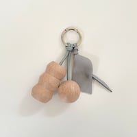 Key ring 18  グレー