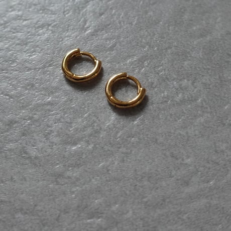 petit gold hoop pierce