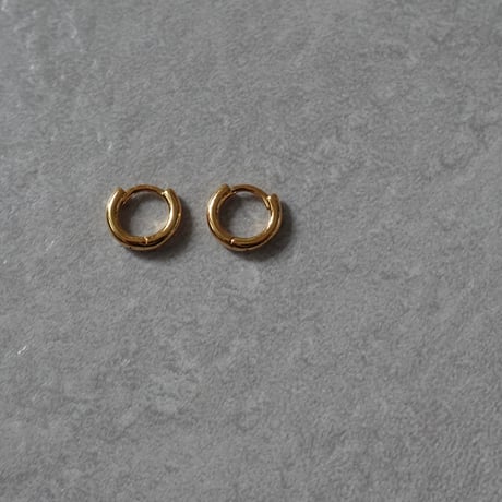 petit gold hoop pierce