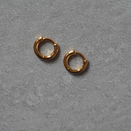 petit gold hoop pierce