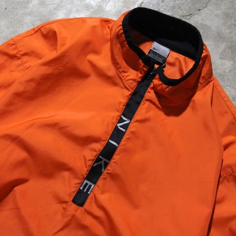 Nike 1/4 Zip Light Weight Pullover