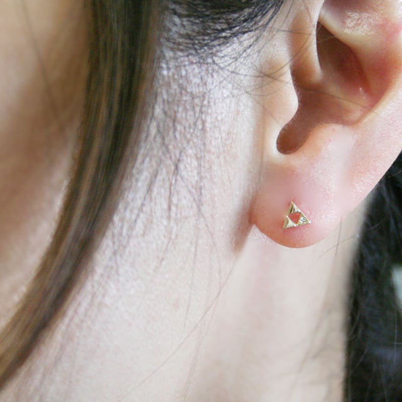 ピアス momoni SS25 WAI BIJOUX (255MMOBJ005 255MO616075) K10YGダイヤピアス【SANKAKU MON / 三角文】P10085Y | 【casane