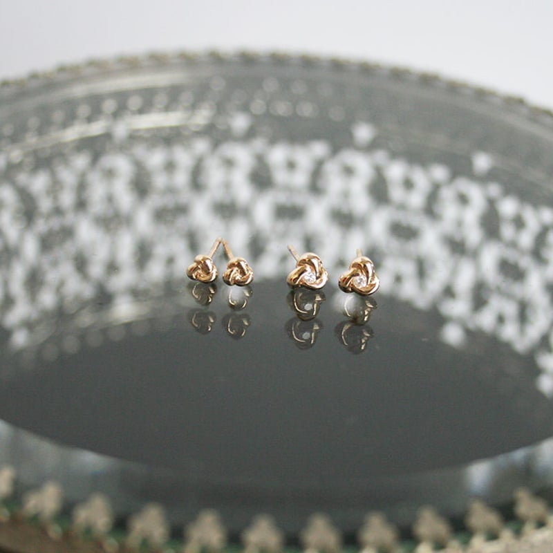 K10YG/【SANYO MUSUBI / 三葉結び】ピアス（P10017Y-S） | 【ca