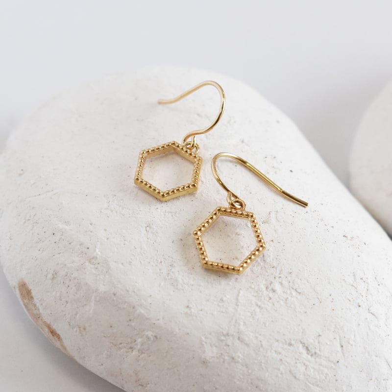 ダイヤ付きピアス❣️本体K10 キャッチＫ14刻印付き　お値打ち品❣️ K10 ローズカットダイヤモンド 軟骨ピアス・ボディピアス