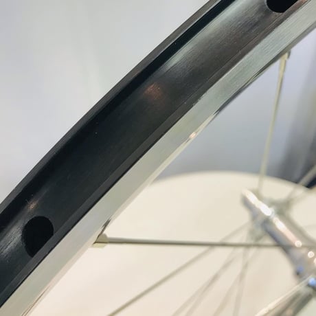ADS S-22軽量クリンチャーブラック　ハブ・スポークシルバー仕様軽量（1,330g）自社計測時￥77,000