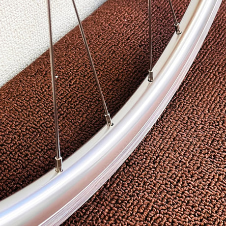 ADS -26軽量クリンチャーシルバー　ハブ・スポークシルバー仕様軽量（1,697g）自社計測時￥54,000