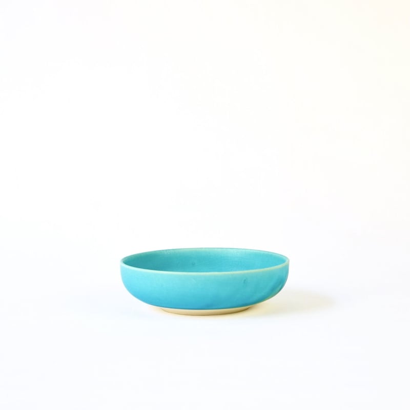 径14センチ、深さ5センチの浅い、茶碗です。 Amazon｜J-kitchens 勲山窯 茶碗 浅い ちゃわん 径14x5.5cm