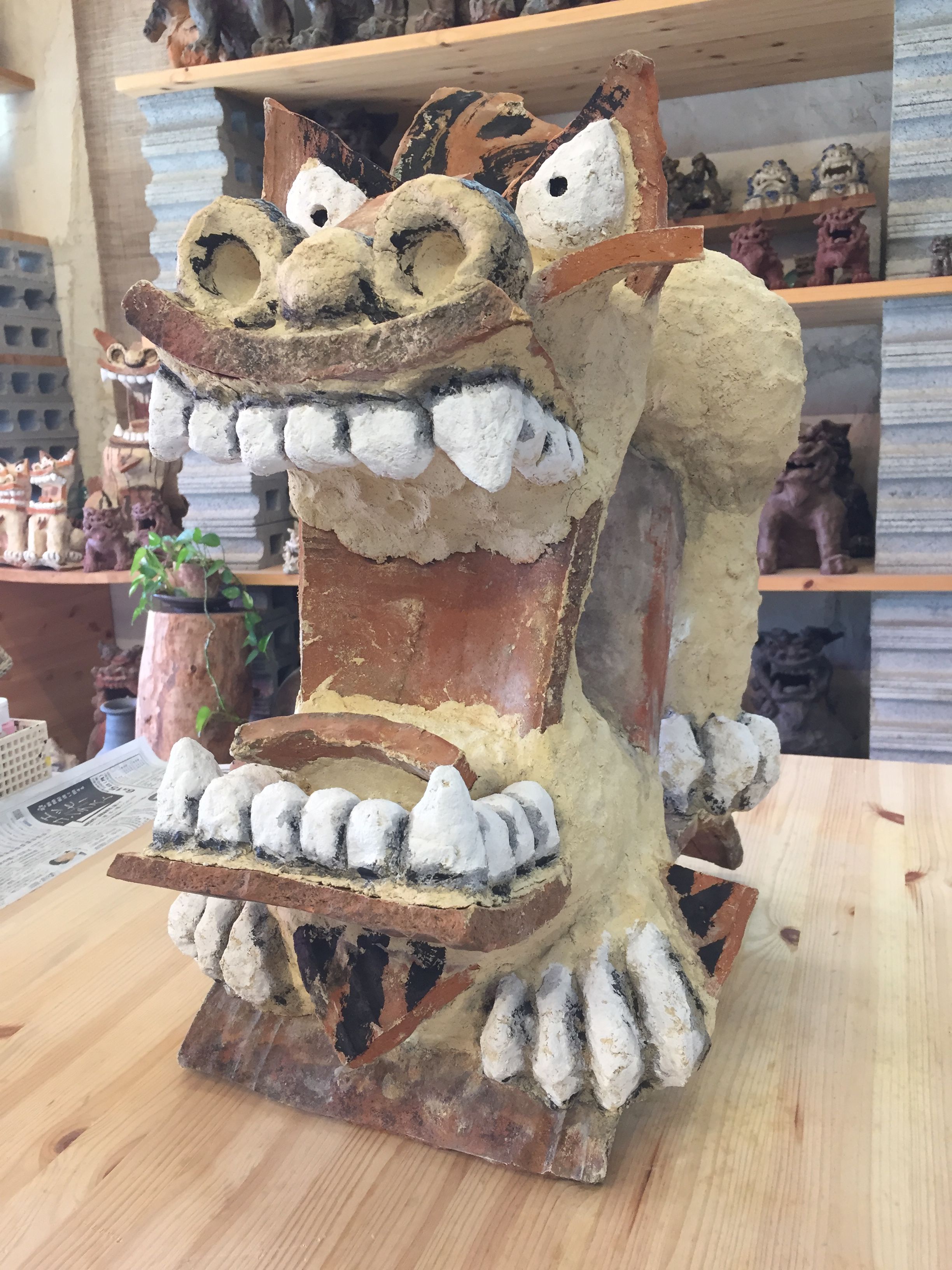 沖縄シーサー　特大高さ43センチ 　　　　　　　重量7.5キロ 　漆喰 original
