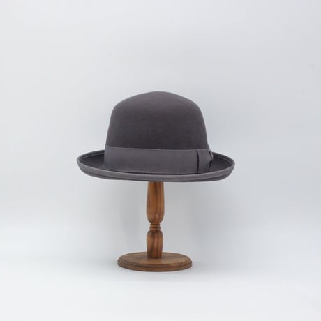 Slim bowler
