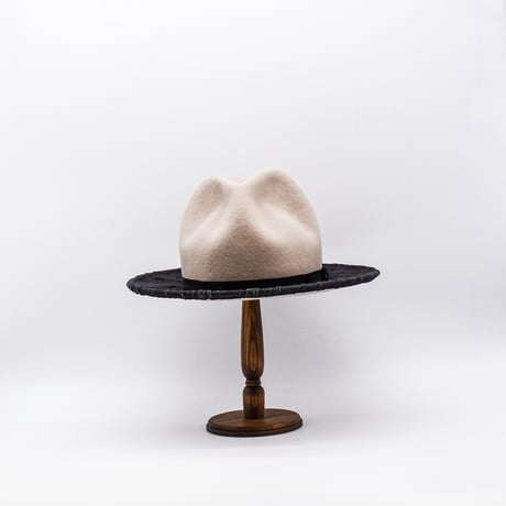 Radial brim mountain