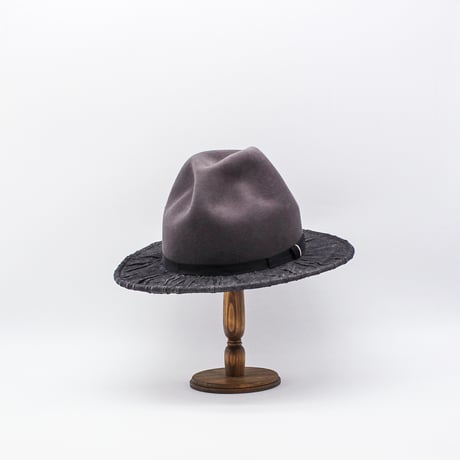 Radial brim mountain