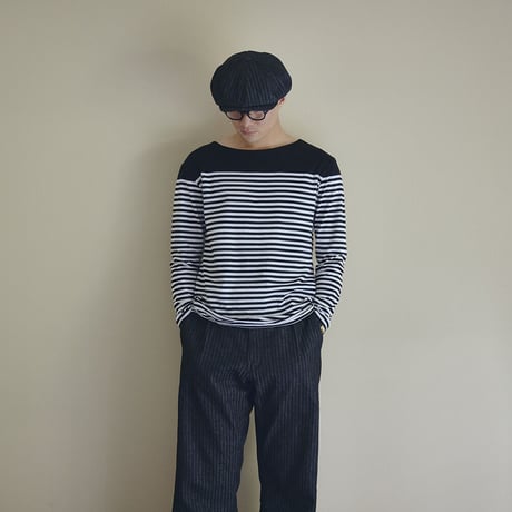 Long sleeve border T-shirt