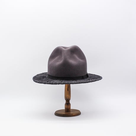 Radial brim mountain