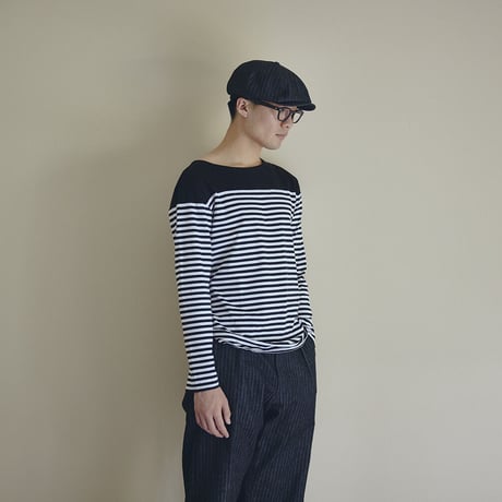 Long sleeve border T-shirt