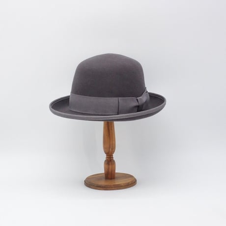 Slim bowler