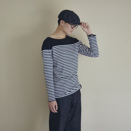 Long sleeve border T-shirt