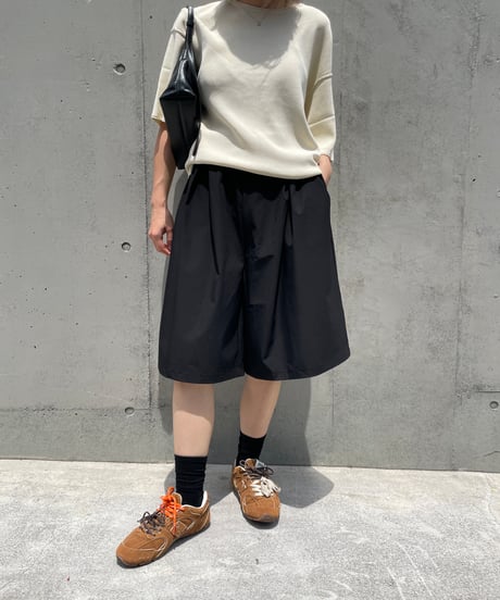 tucked half pants