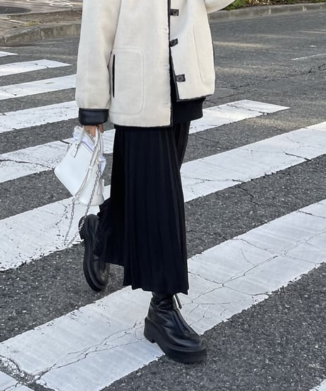 pleated skirt