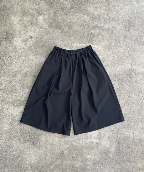 tucked half pants