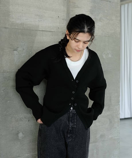 curved form V neck cardigan/3color