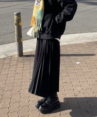 pleated skirt