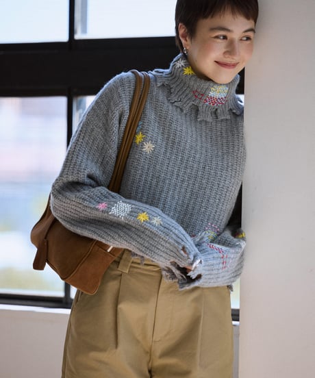 embroidery wool high neck knit