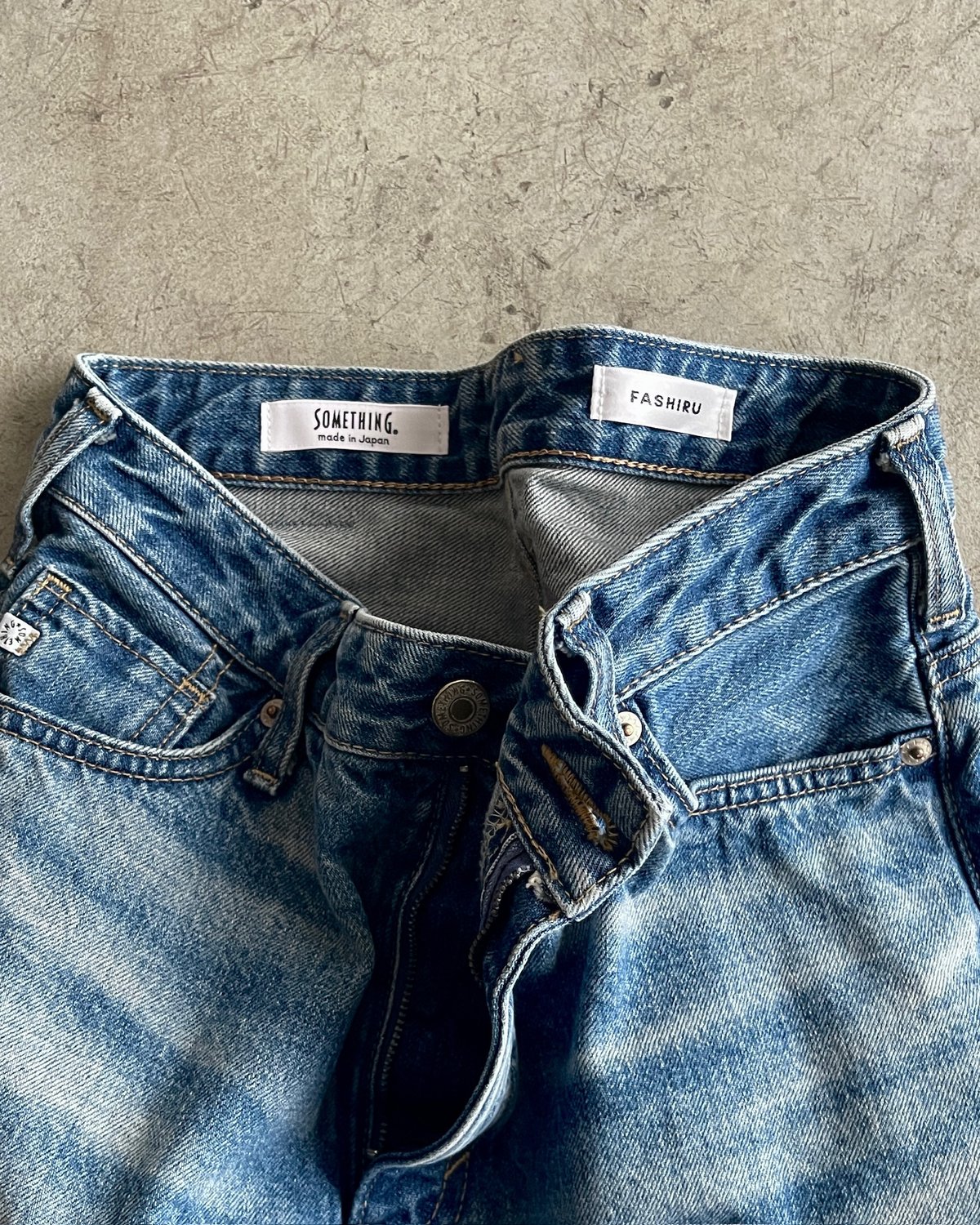 FASHIRU × SOMETHING バギーフィットジーンズ