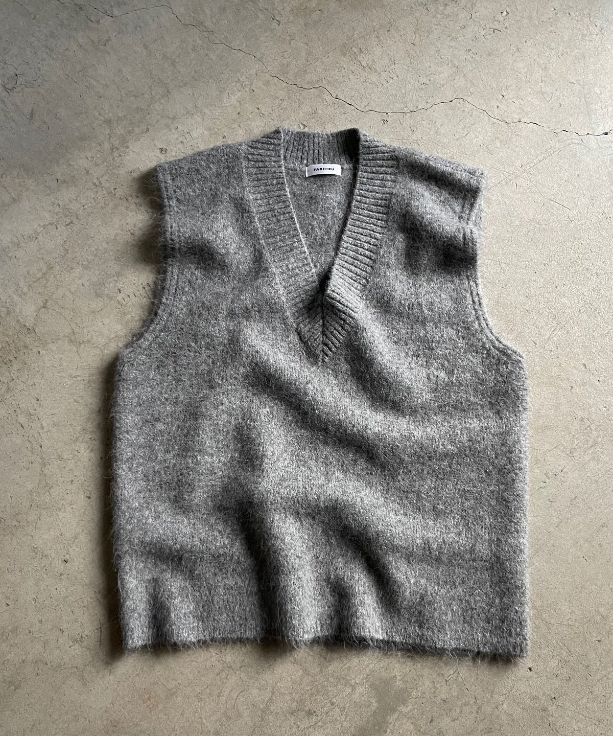 V neck shaggy knit vest | F A S H I R U