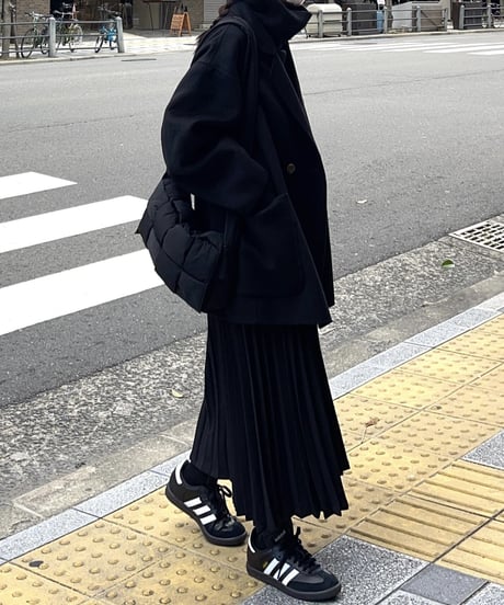pleated skirt