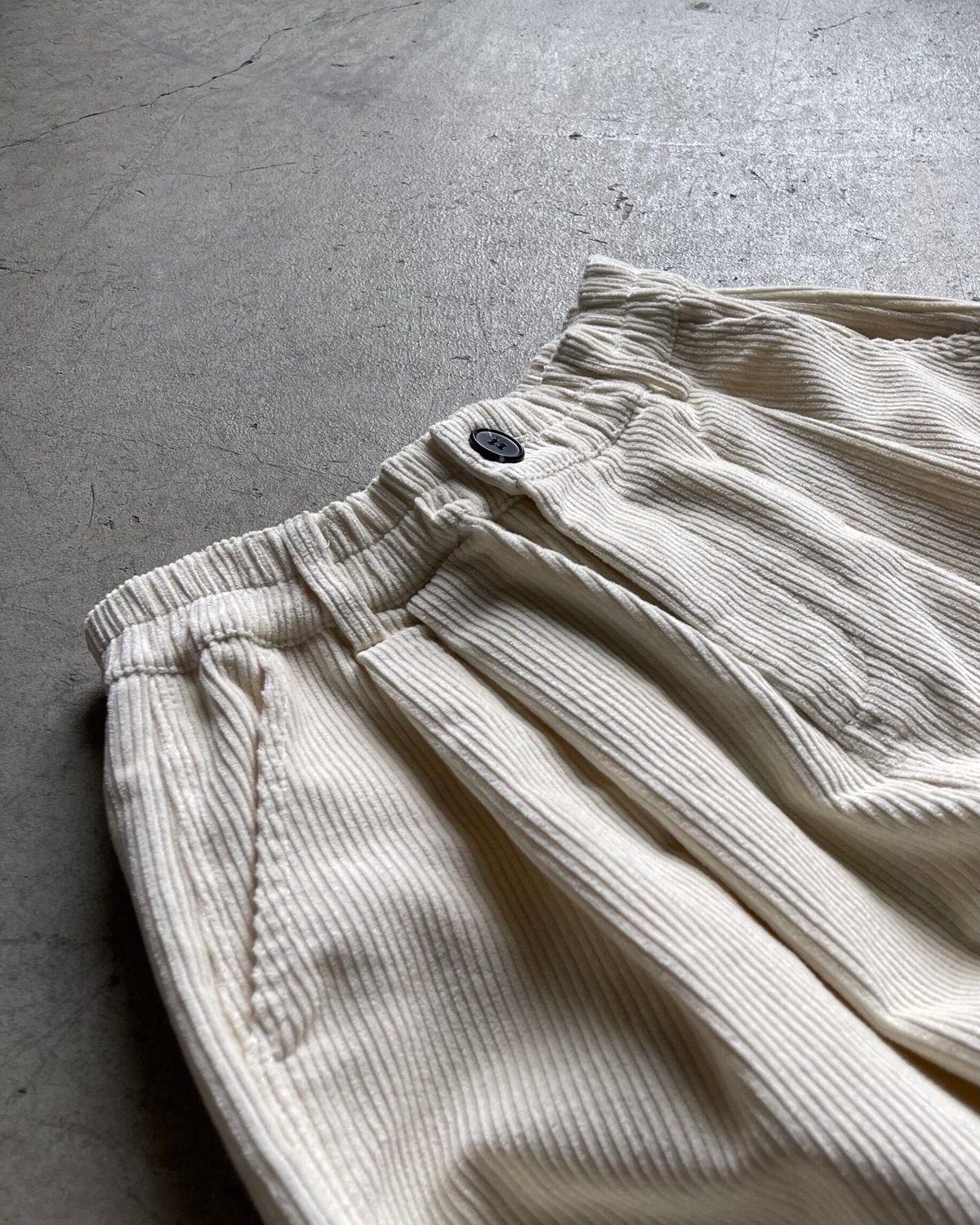 パンツ NEAT WOOL COTTON CORDUROY - WIDE FIT fit=scale-down,w=1200