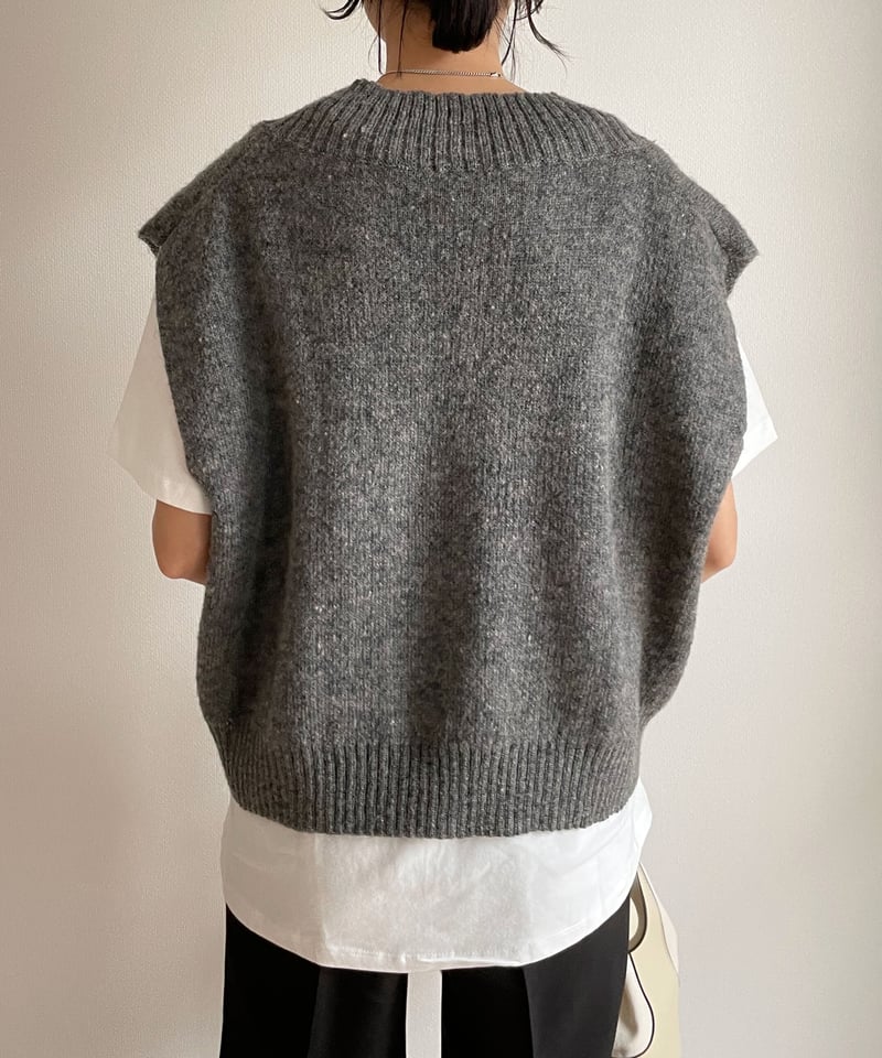 v neck vest/2color | F A S H I R U