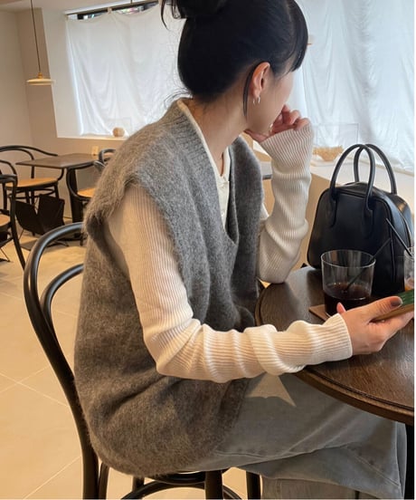 V neck shaggy knit vest/2color